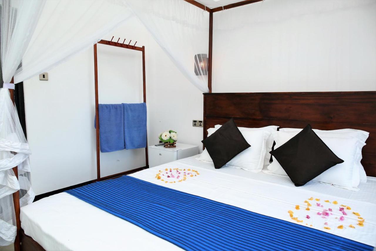 Sky Mountain Cafe With Seaview Bed & Breakfast Weligama Exterior foto